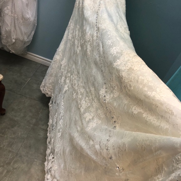 SAMPLE Alfred Angelo 1/2Sleeve Lace Wedding Dress, Ivory A-Line Off Shoulder - Picture 9 of 15